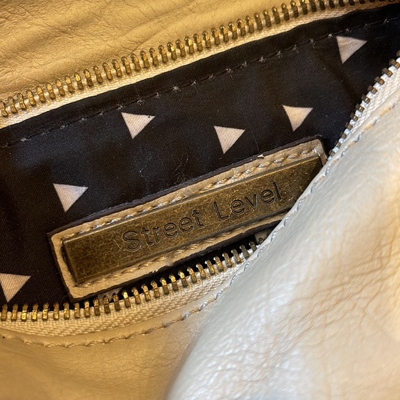 Street Level Cream and Antique Gold Leather Crossbody Bag - Picture 8 of 10
